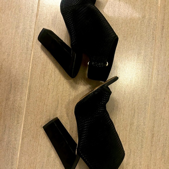 ALDO Black Sling back open toe heels. 4 inch heel - Picture 4 of 5